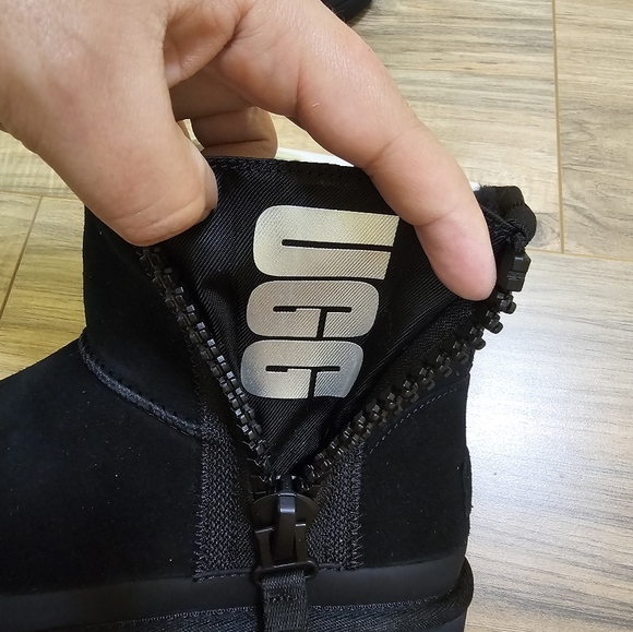 UGG Classic Mini ZipperTape Logo,  size US 8 - Picture 10 of 14